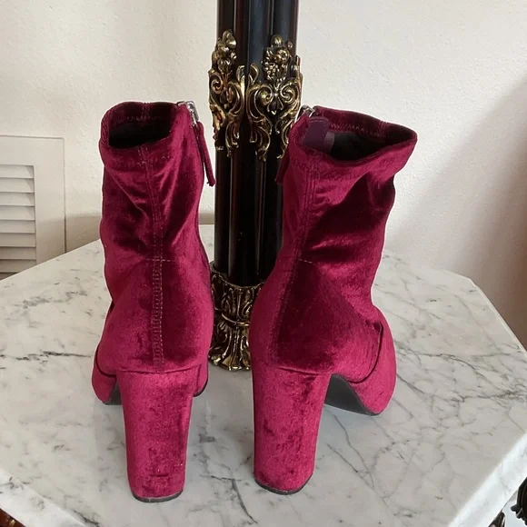 💜Steve Madden Velvet Heeled Boots  Booties- Rich Burgundy - Picture 4 of 5
